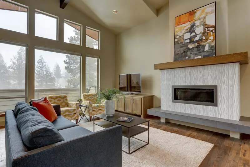 Grand entry with vaulted ceiling — real estate photography Bend OR